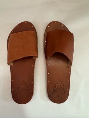 Beek mockingbird Brown Leather Slide Sandals with Stud Accents size 6
